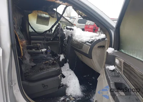 2010 Chrysler Town & Country Touring z USA, uszkodzony, nr VIN 2A4RR5D19AR299762